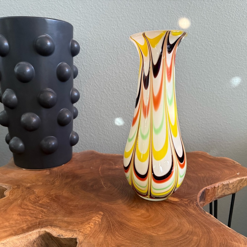 ✨SOLD✨

Multicolor Groovy Swirl Glass Vase
